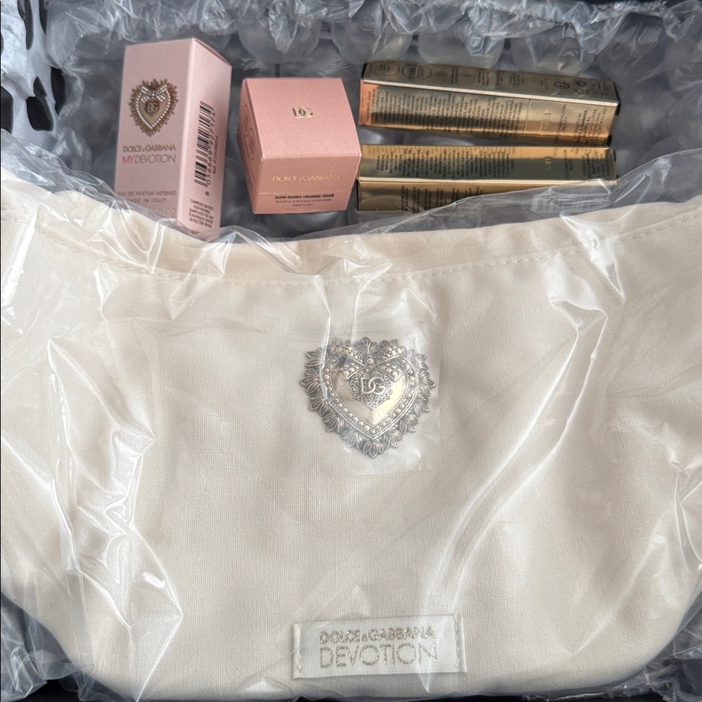Dolce & Gabbana White Cosmetic Bag with Gold Details - Picture 2 of 3